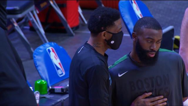 九游官网入口地址-NBA球员再度下跪抗议 球员工会总裁怒斥美国双标